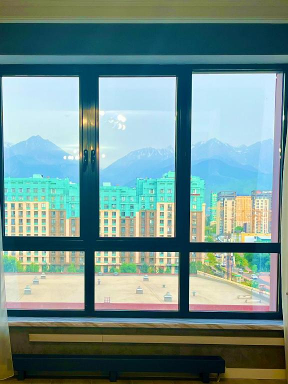 Stven Hills c видом на горы, Almaty