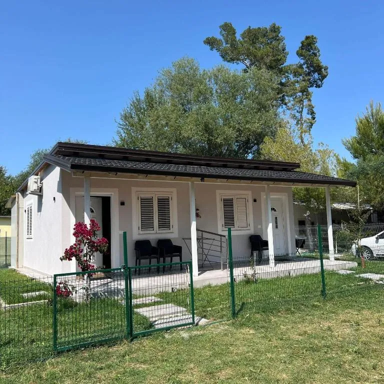 Villa Gersi, hotel in Divjakë