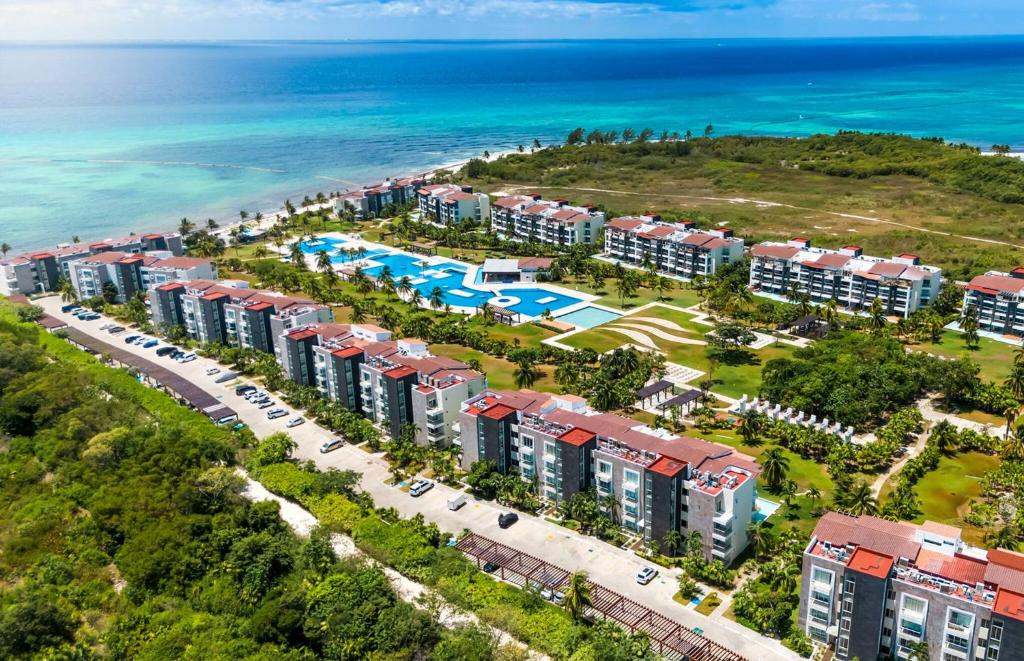 Mareazul 202S Oceanfront 2BR with Plunge Pool - 1