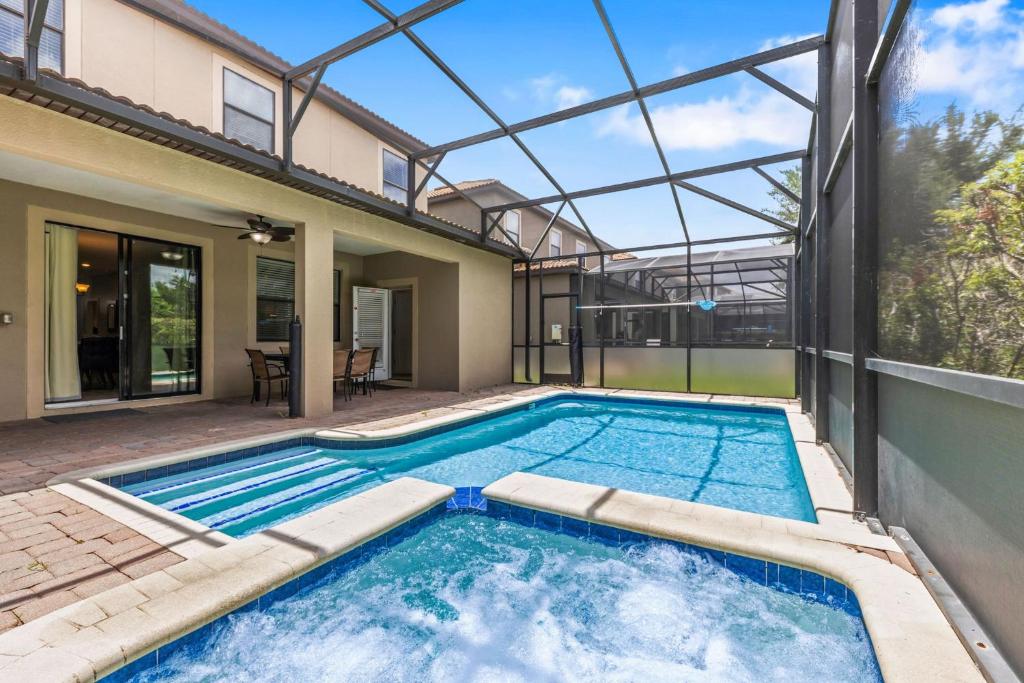 1417 Rolling Fairway Dr, Davenport