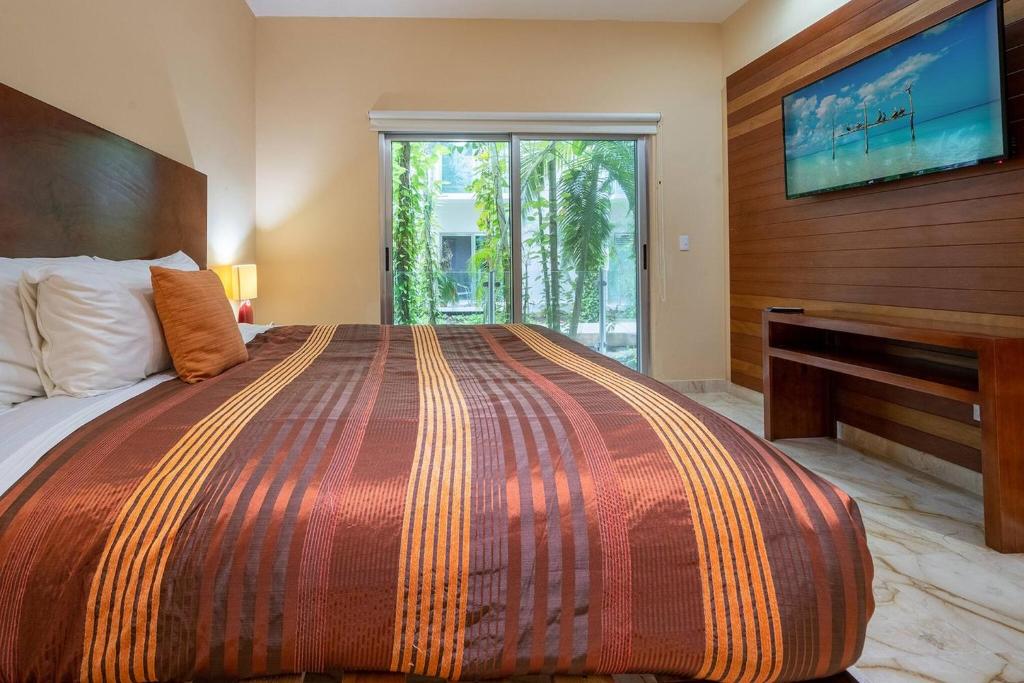 Beachside Condo with 2 BR, Rooftop, Pool - At Casa del Mar, Condo Clara - 4