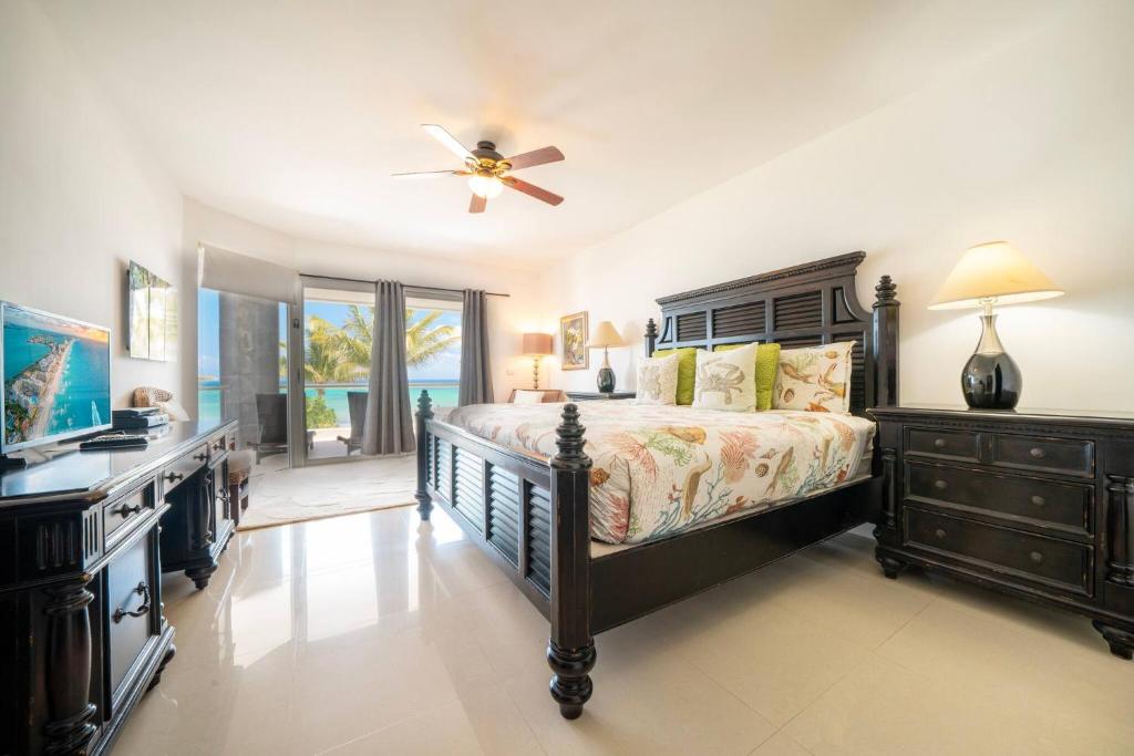 Beachfront Condo with tub, 3 BR & Pool - At Mareazul Condo Corazon - 3