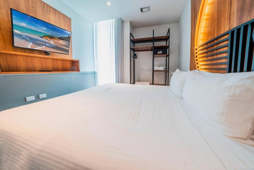 Luxury 2 BR Condo - Beautiful Ocean View at Singular Joy Residences, Jade - 4