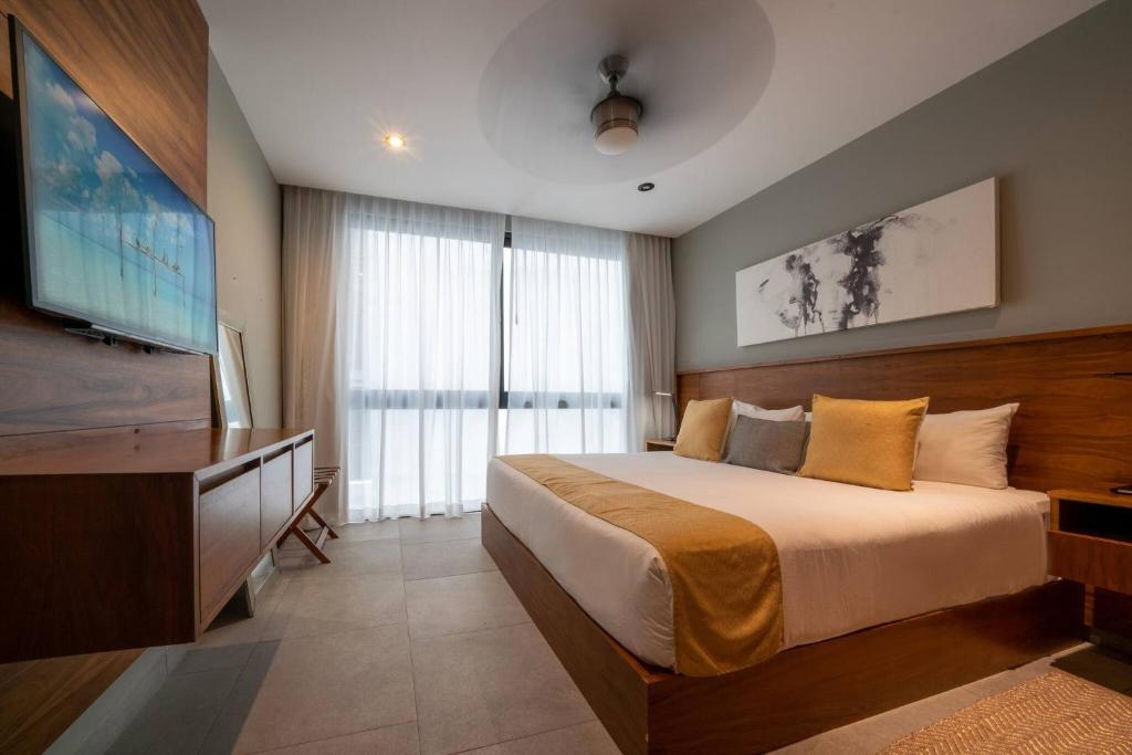 1 BR Condo with Rooftop Pool & Bar - At IT Residences - Condo Iris - 5