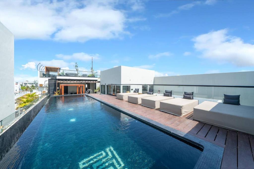 1 BR Condo with Rooftop Pool & Bar - At IT Residences - Condo Iris - 2