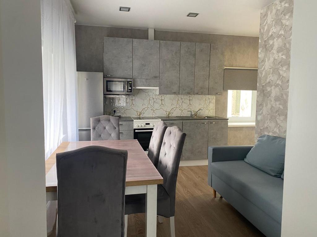 Mustvee aparts, Mustvee