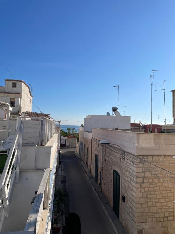 Yali Suites Bed and Breakfast - 4