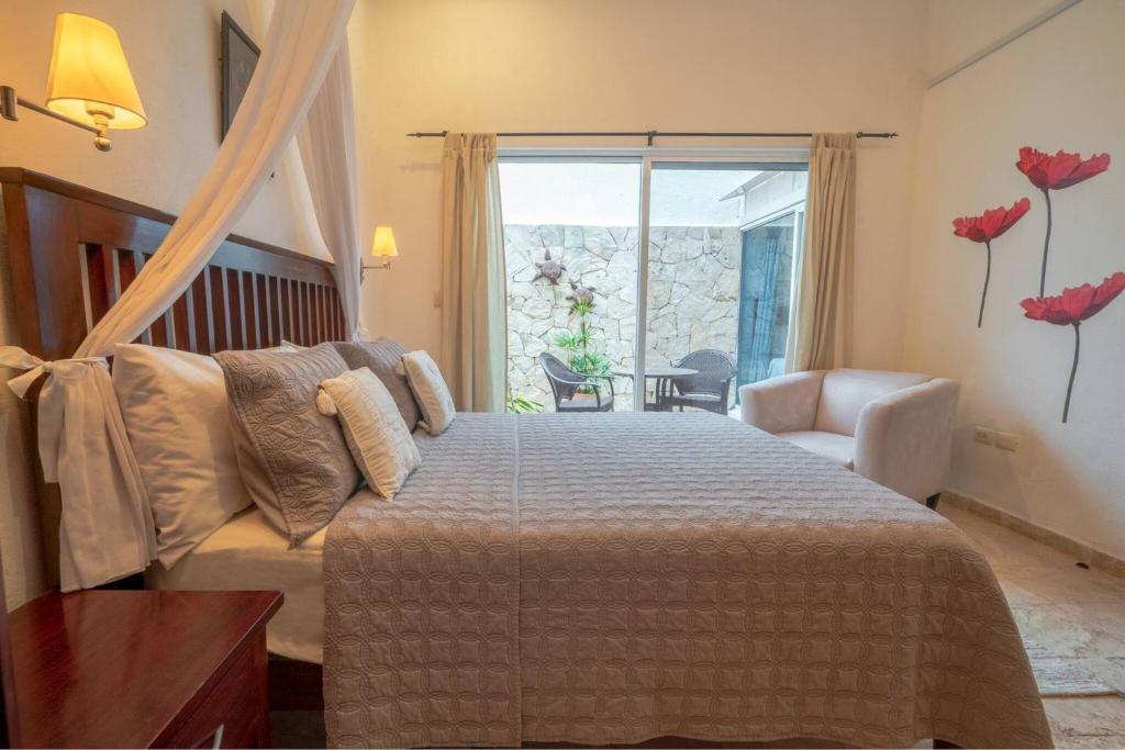 2 BR Condo Only Steps to the Beach - At Magic Paradise Condos, Mamitas Beach - Magia - 3