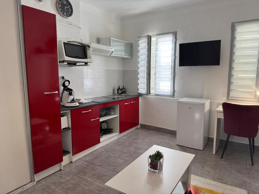 Studio 2 personnes dans le célèbre quartier des chartreux - 5