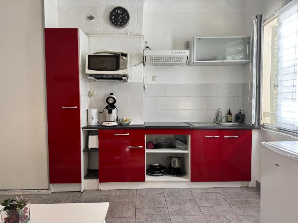 Studio 2 personnes dans le célèbre quartier des chartreux - 3