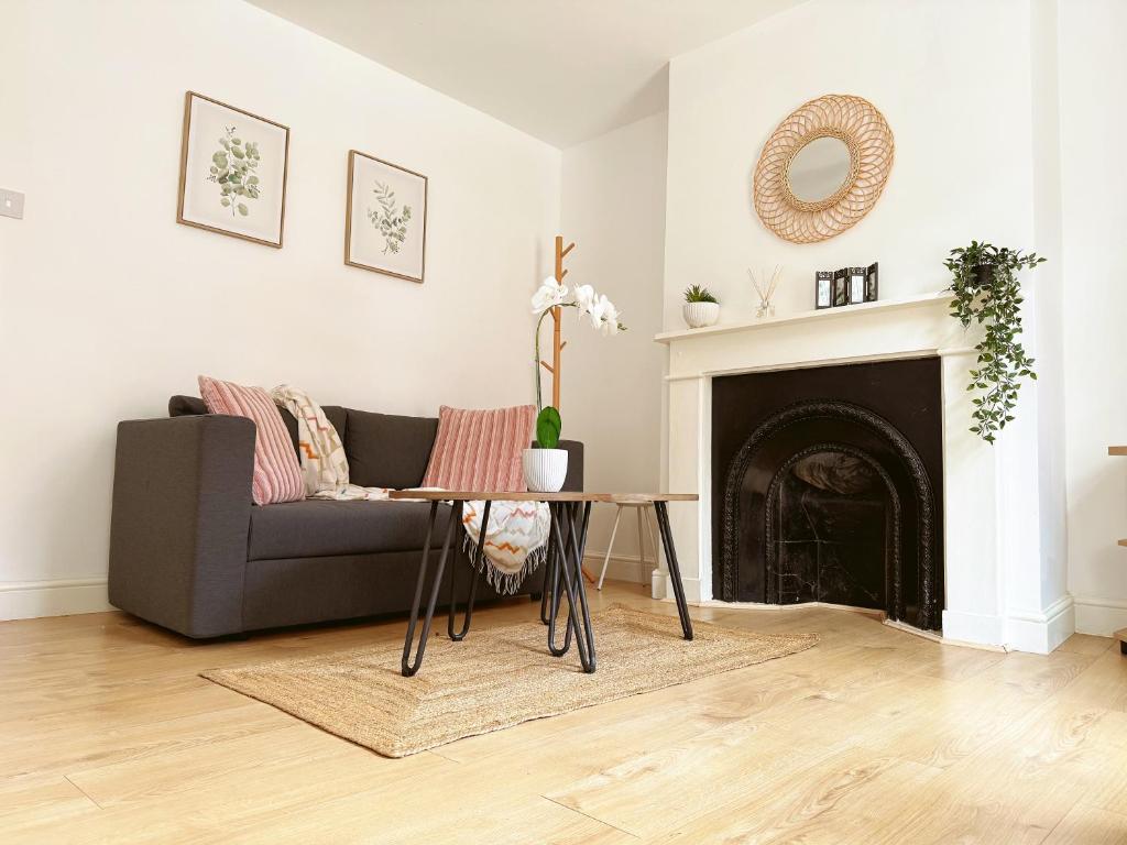 Gorgeous 2 double bedroom Victorian House in Kent, Тонбридж