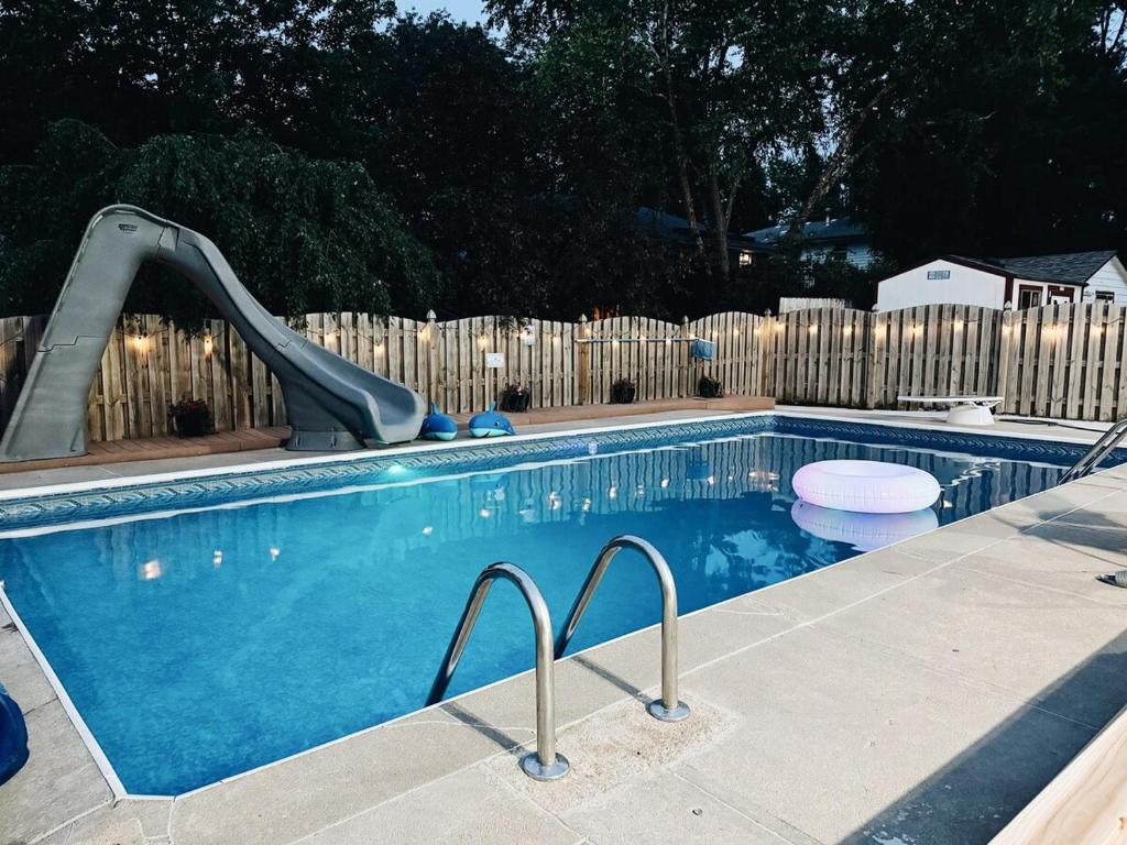 Newly Renovated Home With Pool, Omaha