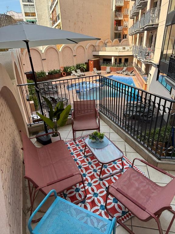 Casa Tita - Exclusivo Apartamento con Gran Terraza y Vistas a la Piscina en Lloret de Mar - 3