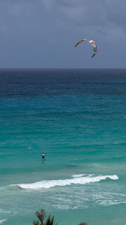 Cancun beach by Brisas 2 - 3
