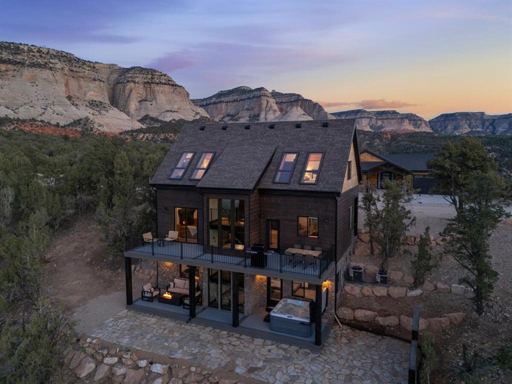 Sunset Pointe Modern Comfort Epic Views Zion, Orderville