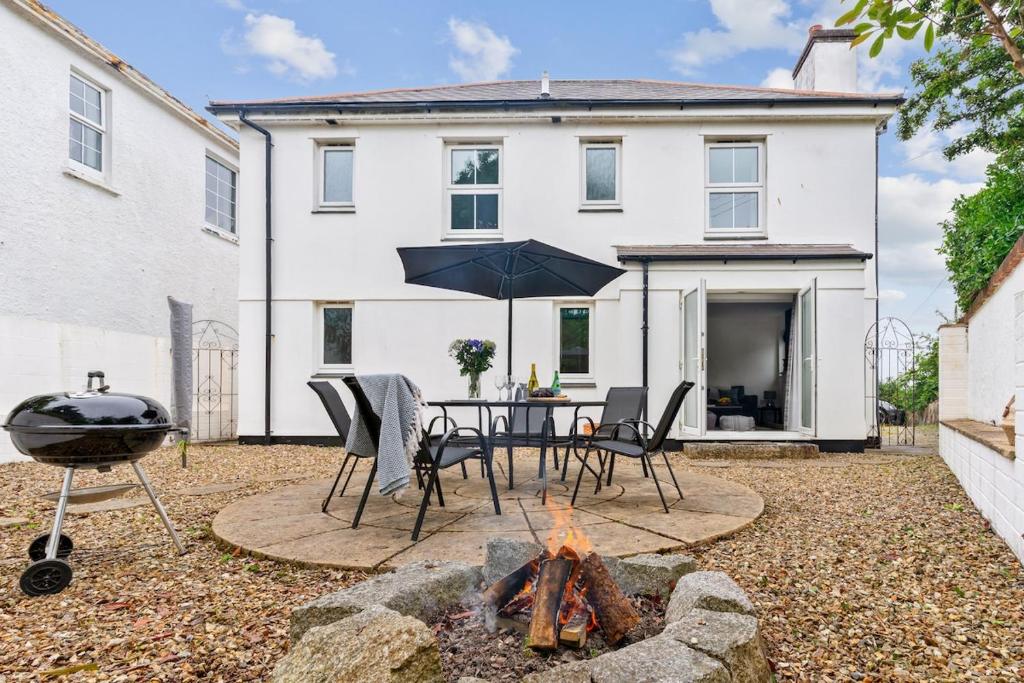 The White House, Falmouth photo 3