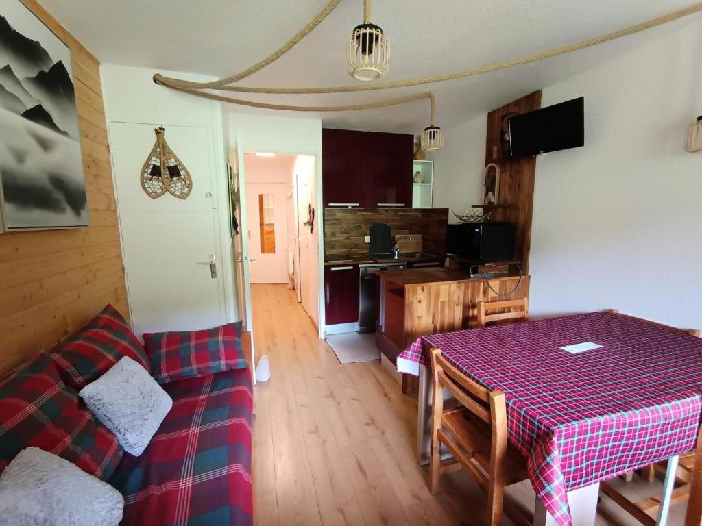 Résidence Ferme D'augustin - Batiment C - Appartement rénové plein sud avec parking et sur les pistes de ski MAE-8484 - 2