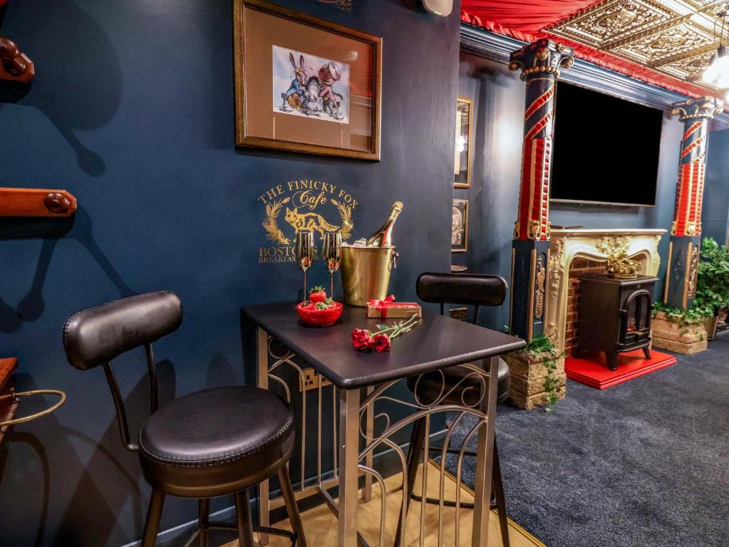 The Hollow, Holywell