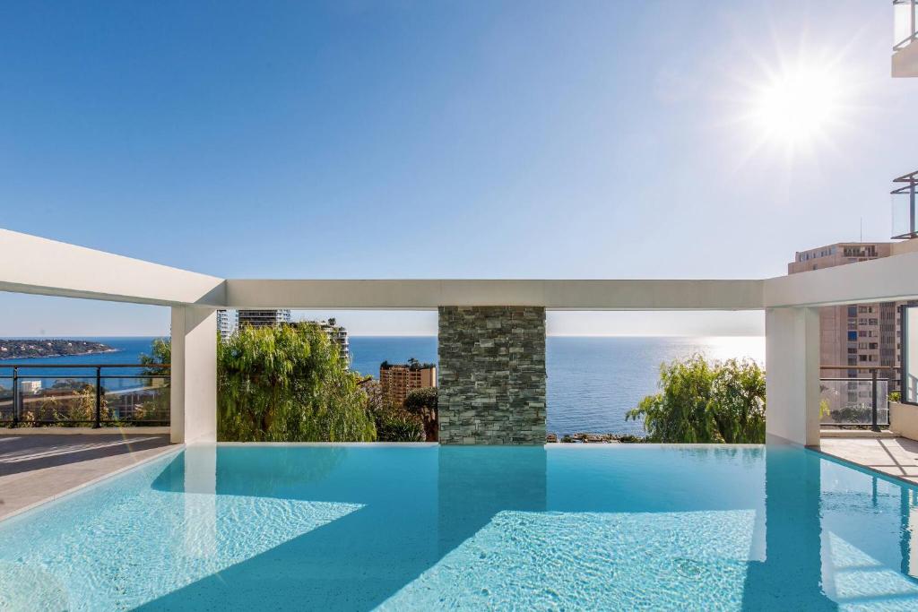 CIPRIANI-Perle rare vue mer proche Monaco, piscine, parking, Beausoleil