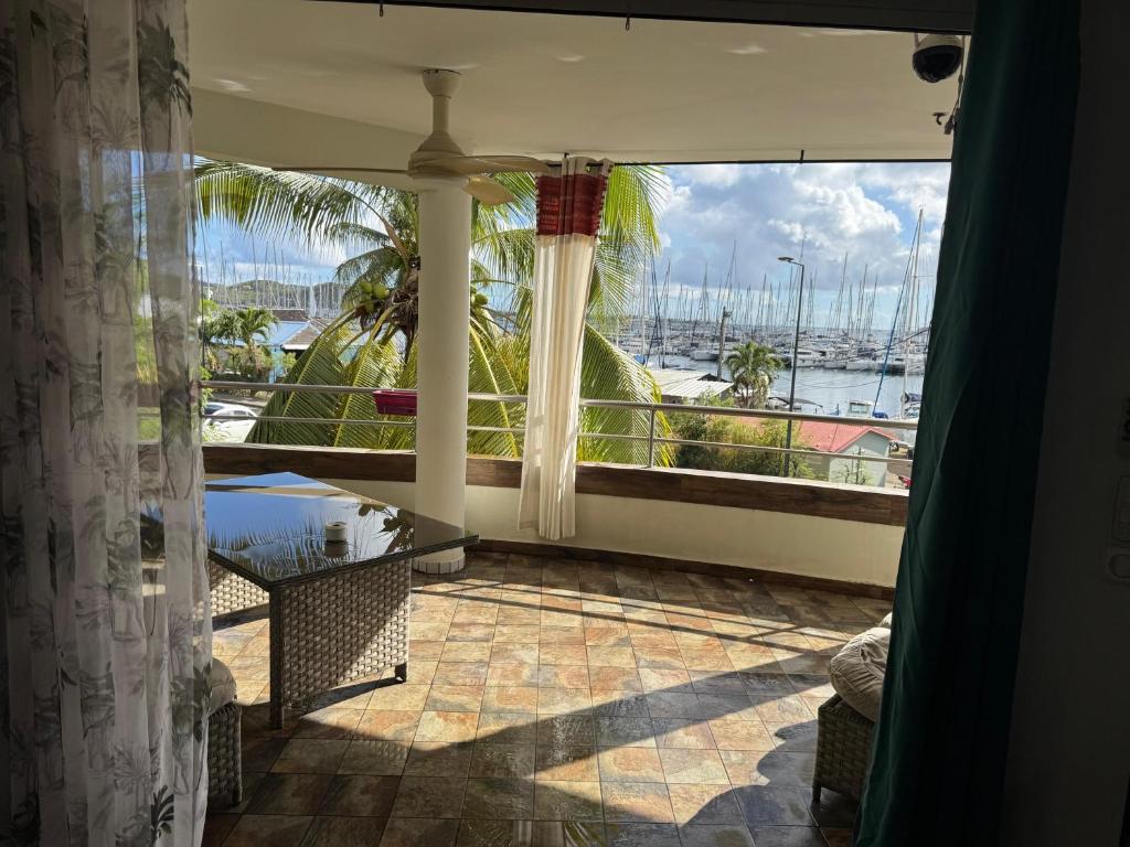 La Catamaran, Le Marin