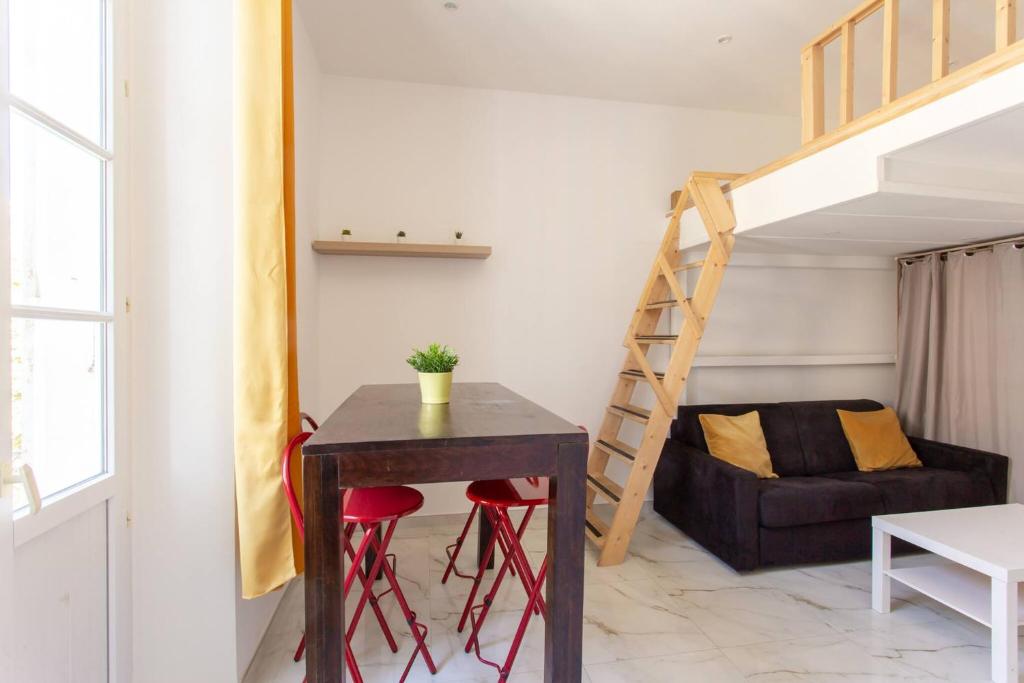 GIOA- Studio avec balcon, place Garibaldi -Paillon - 4