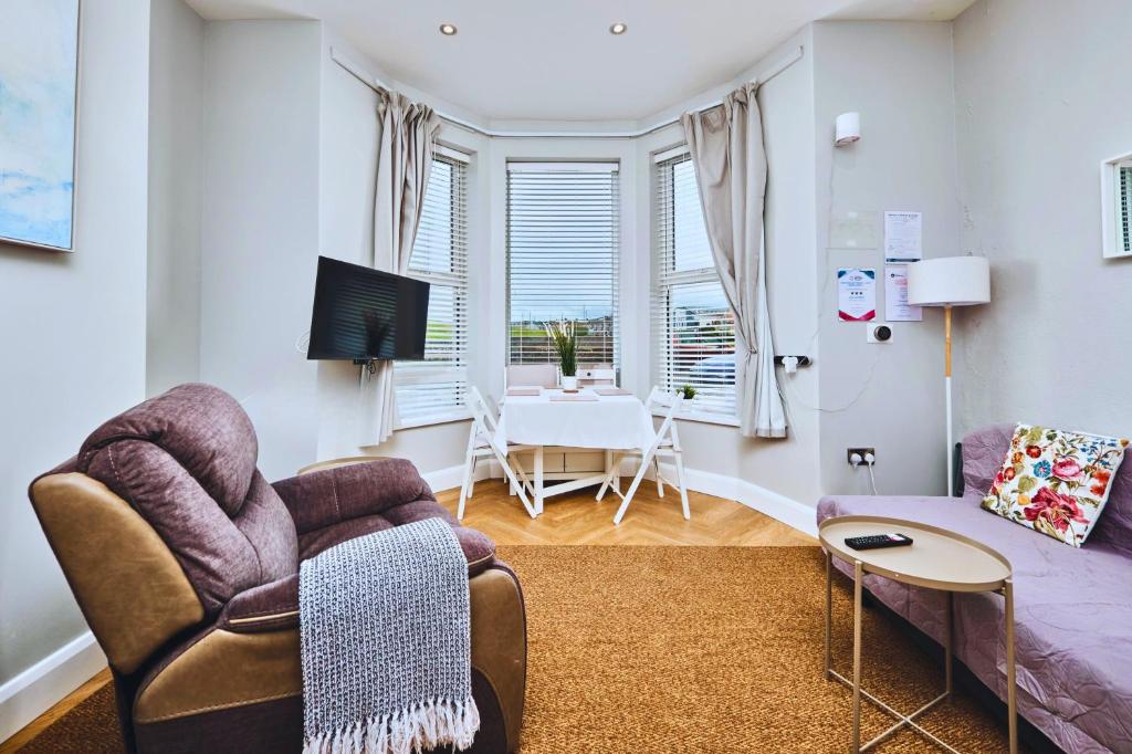 West Beach 1 - dog friendly - Portrush by the Sea, Портраш