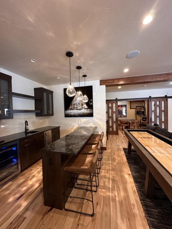 Serenity at Sherwood - Mid Term Rental, Breckenridge