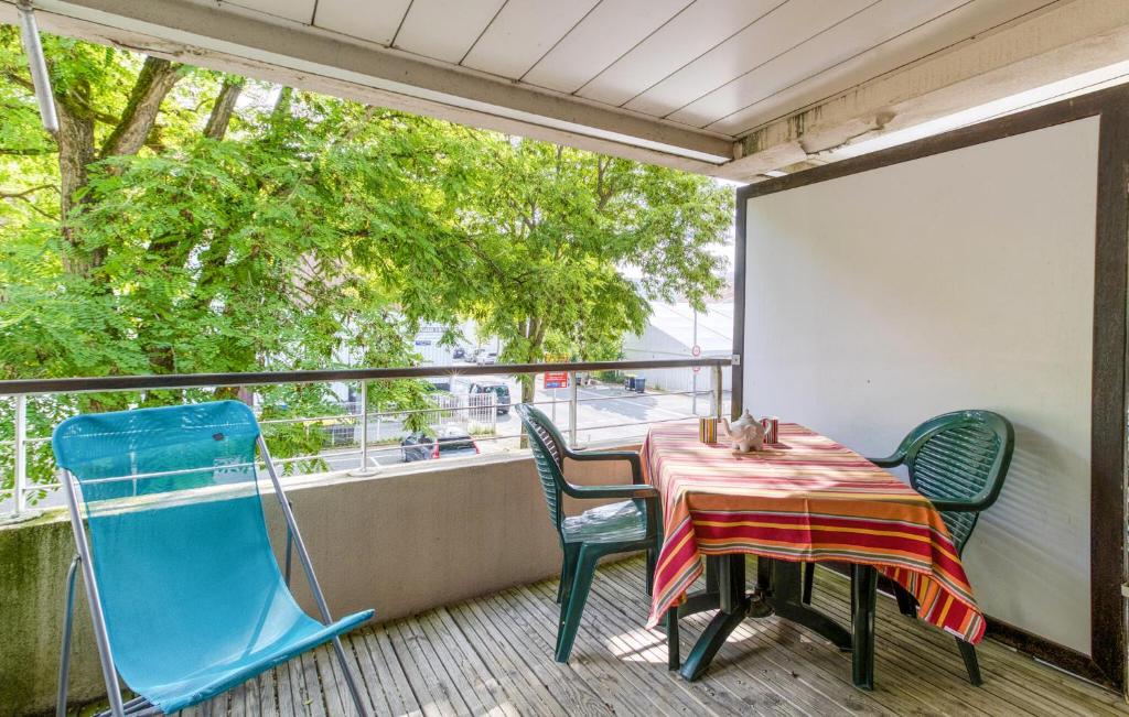 Amazing Apartment In La Rochelle With Wifi - 1