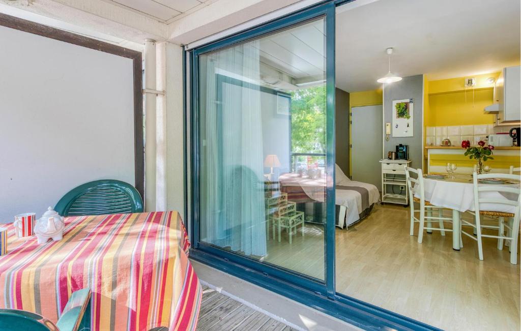 Amazing Apartment In La Rochelle With Wifi - 2