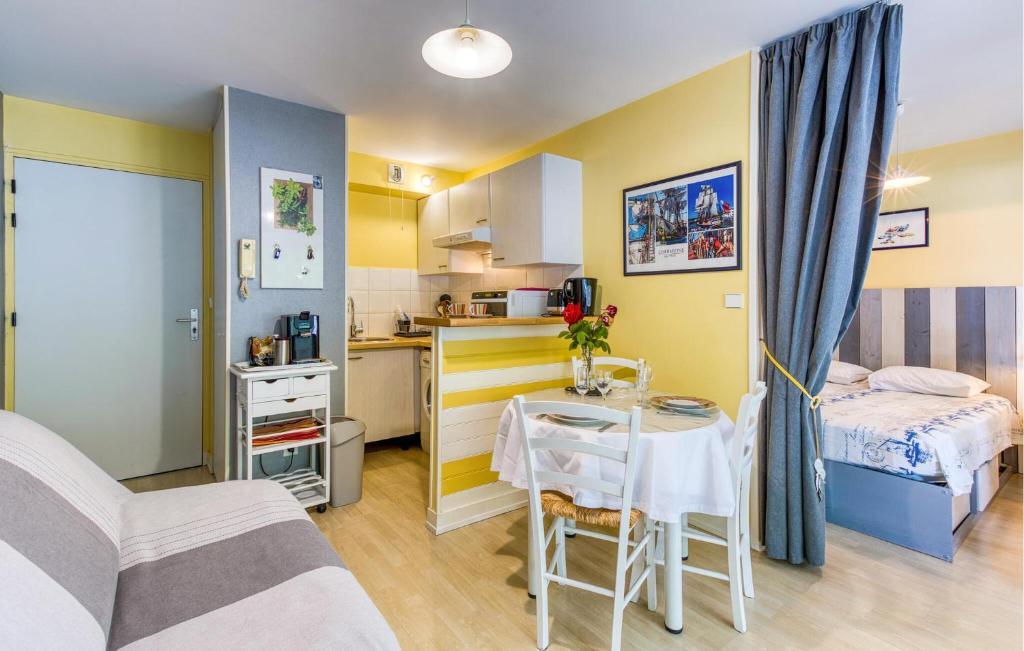 Amazing Apartment In La Rochelle With Wifi - 4