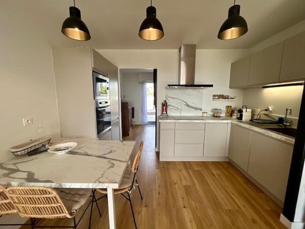 Bel appartement T3 rénové avec vue sur mer à Royan - FR-1-494-213 - 2