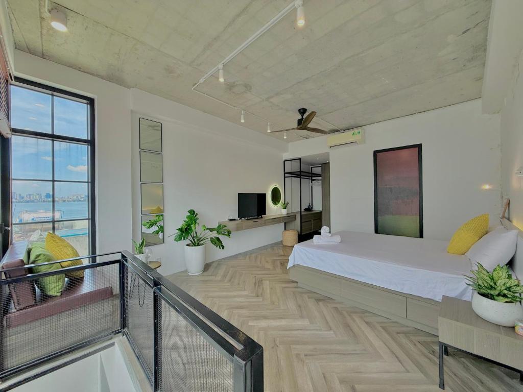 Duplex west Lake Kem APT