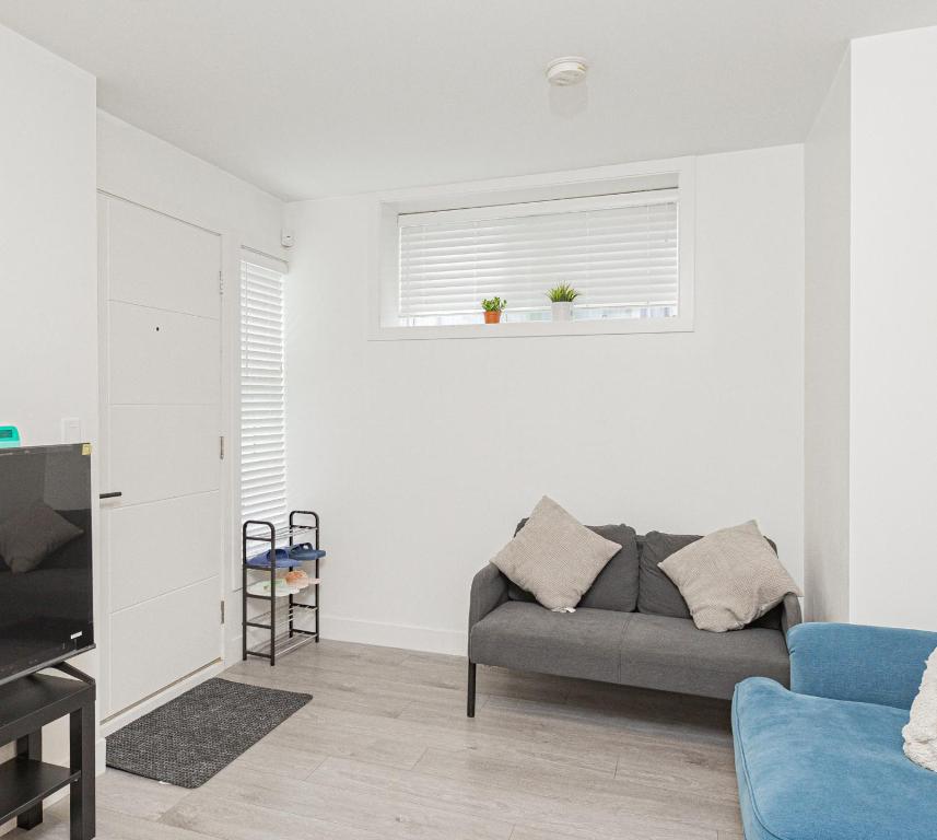 Dumfries Guest Room in Vancouver, Vancouver