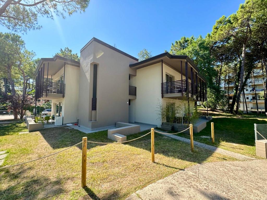 Prassitele Apartments - 1