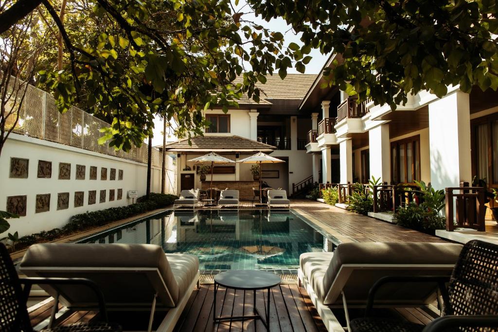 スイミングプール