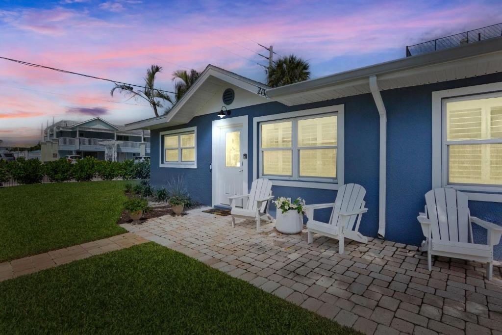 Tiki Sunset, Holmes Beach