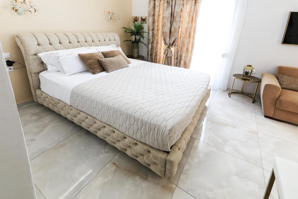 GOLDENSPACE exquisite suite near the port, Volos