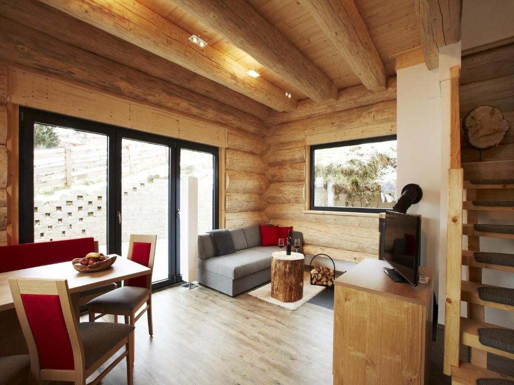 Cosy, modern Canadian wooden chalet - 2