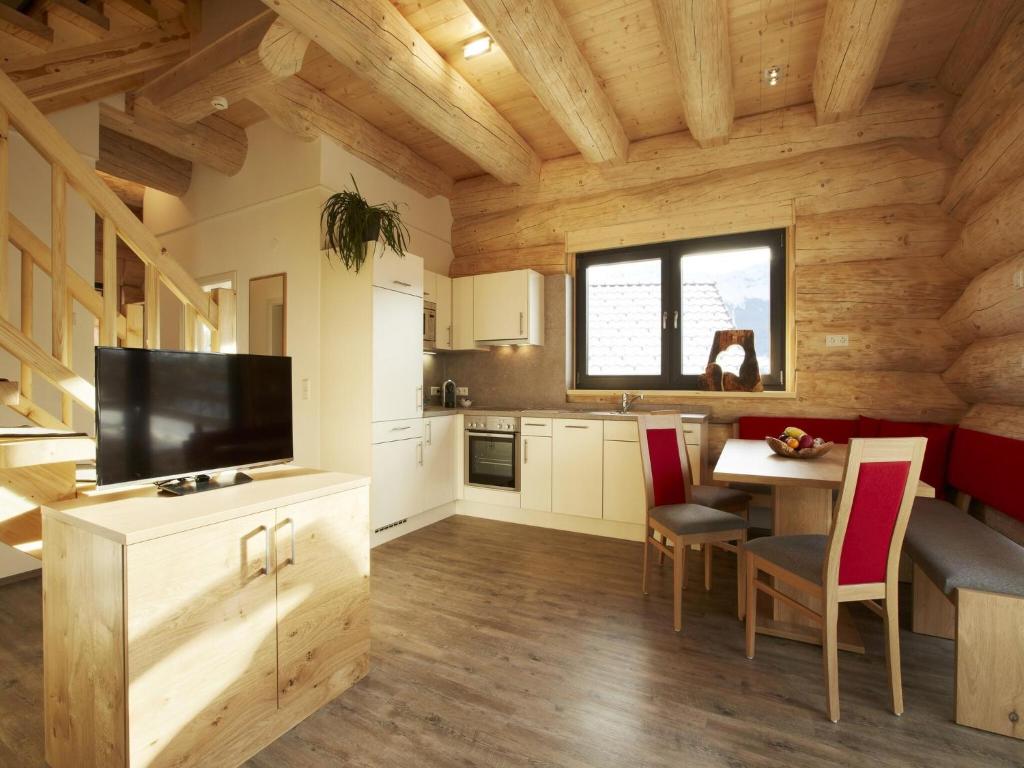 Cosy, modern Canadian wooden chalet - 3