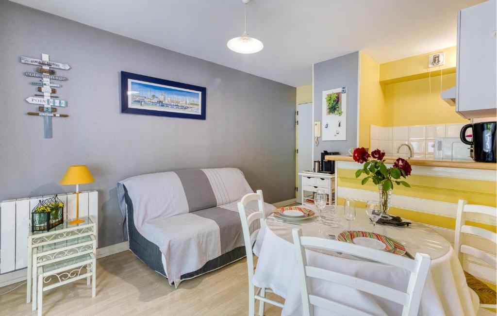Amazing Apartment In La Rochelle With Wifi - 3