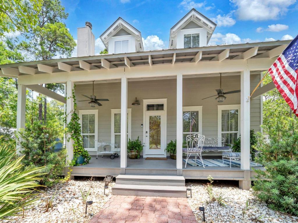 Under the Oaks Cottage in Blue Mountain Beach, Santa Rosa Beach