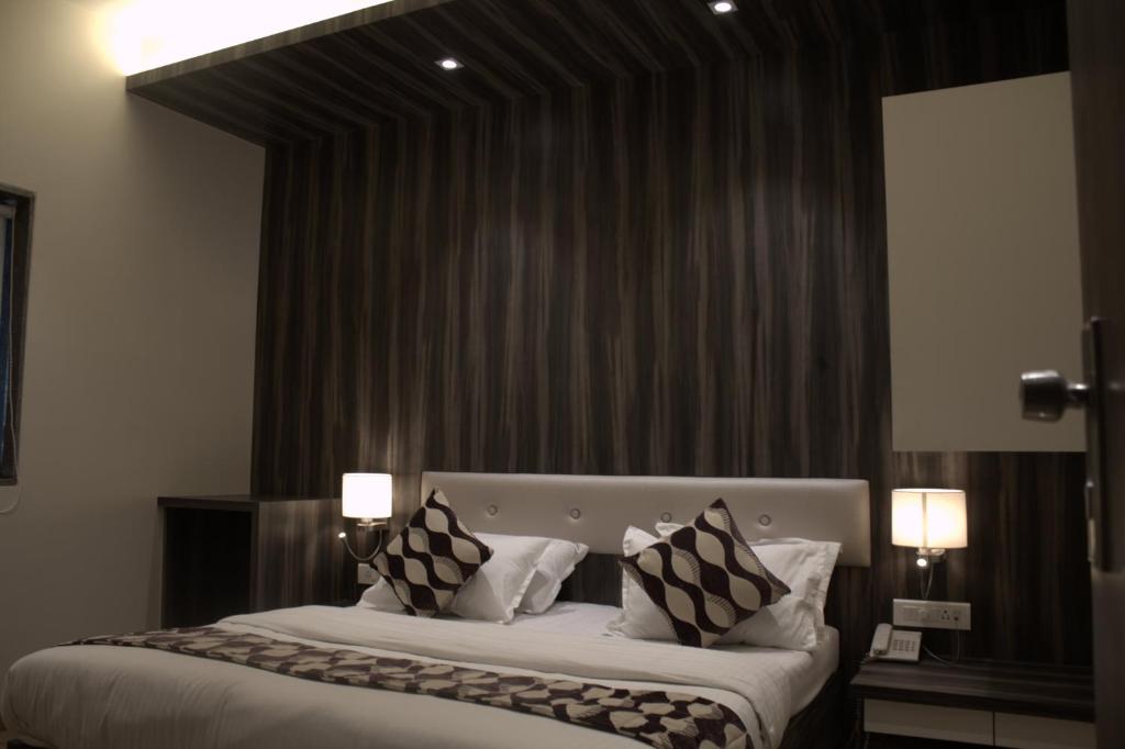 Hotel Sai Sanidhya photo