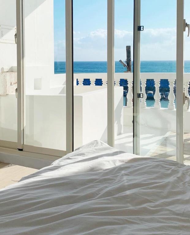 White&Light B&B, Manzhou