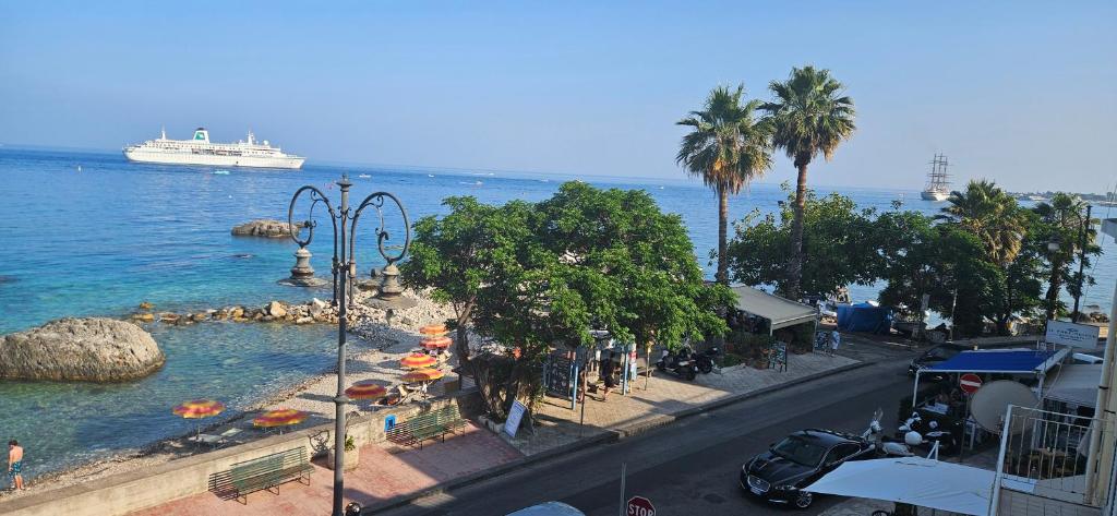Lucia & Giovanni, Giardini Naxos