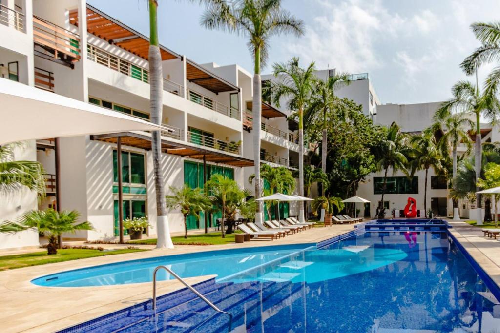 Modern 2 BR Condo Colorful and Creative - At Via 38 Condos A13 - 2