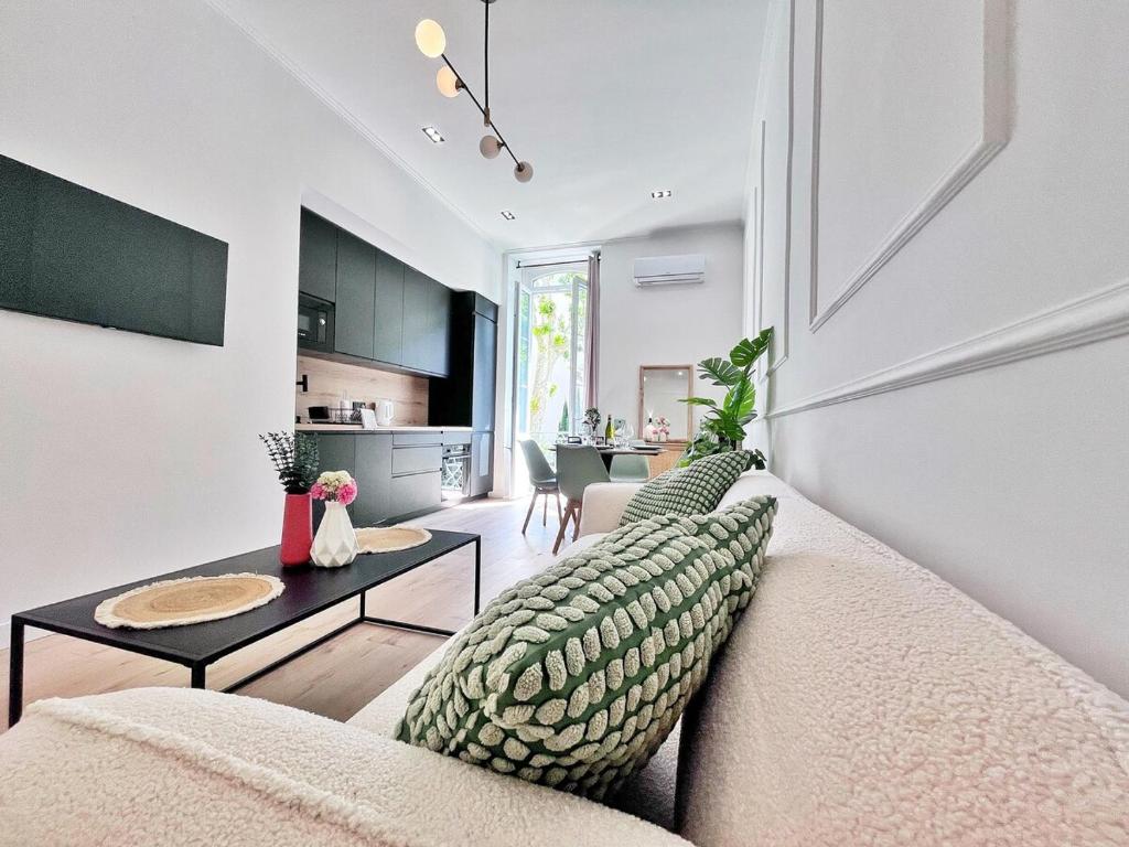Ref 118 Oliviera 2 Beds Apartment in Riquier, Niza
