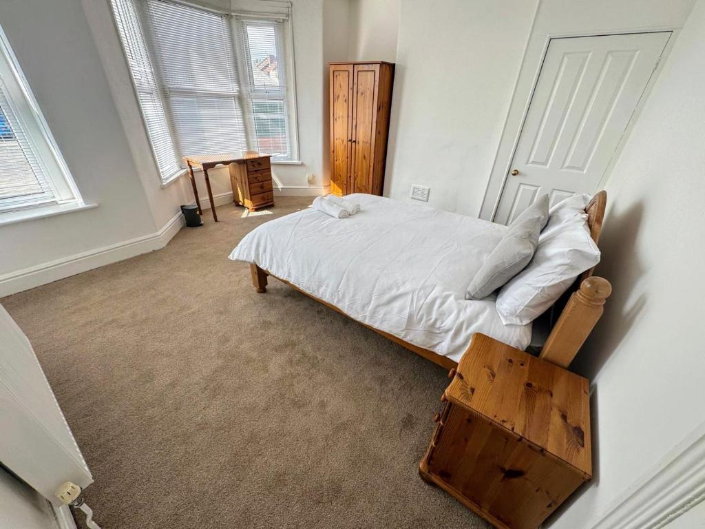 Spacious Private Room - 9 Minutes from Central Bristol, Bristol