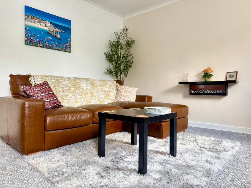 No23 - Bright & spacious 2nd floor flat - PET friendly - Noon check out, Stanwix