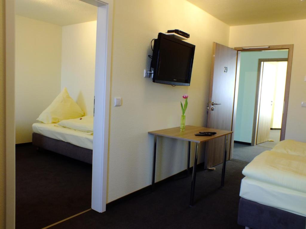 Hotel Gasthof Goldener Hahn photo