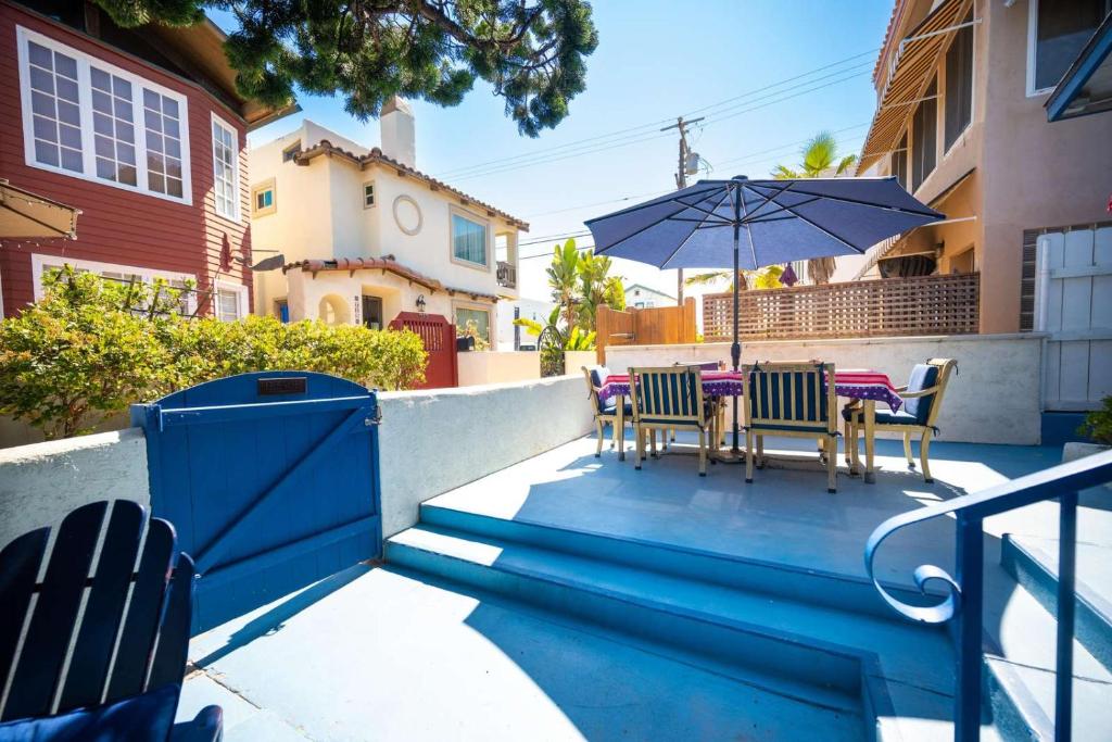 Steps from the Sand Mission Beach House, San Diego